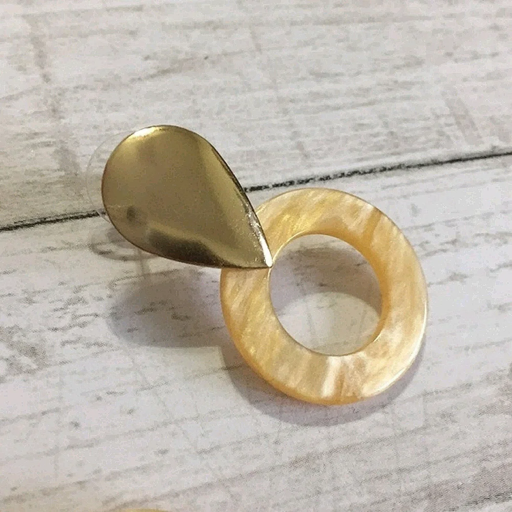 Earrings Gold Teardrop And Shimmering Resin Hoop